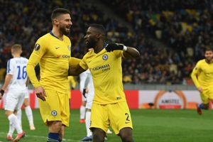 Dynamo Kiev 0 Chelsea 5 (0-8 agg): Blues into quarter-finals after Giroud treble