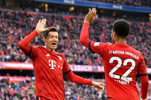 Bayern Munich 6 Wolfsburg 0: Lewandowski breaks Bundesliga record as champions go top