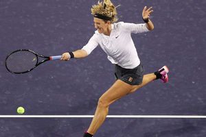 Azarenka sets up Serena showdown at Indian Wells