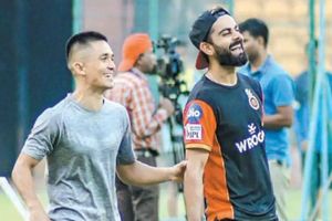 IPL 2019: RCB captain Virat Kohli thanks BFC skipper Sunil Chhetri for dropping by at their training camp