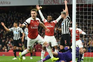 Arsenal 2 Newcastle United 0: Ramsey and Lacazette send Gunners third