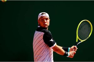 Struff stuns Tsitsipas to set up Nadal quarter-final