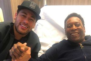 Neymar visits Brazil legend Pele in hospital