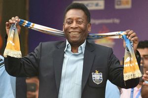 Pele discharged from hospital in Paris
