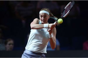 Kvitova eases through in Stuttgart, Istanbul seeds tumble