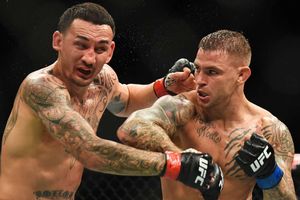 Poirier outlasts Holloway in UFC classic and immediately calls out Khabib