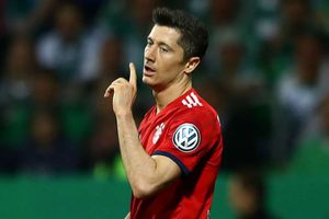Werder Bremen 2 Bayern Munich 3: Lewandowski double sends Kovac's men into final
