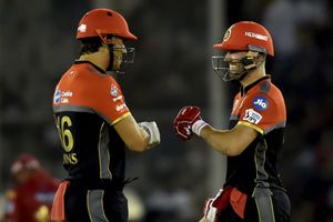 IPL 2019: Batting with AB de Villiers makes job easier, says Stoinis
