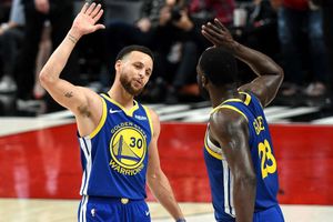 Curry & Warriors team-mate Green make NBA playoff history