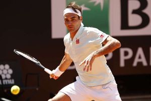 Roger Federer pulls out of Italian Open with leg injury