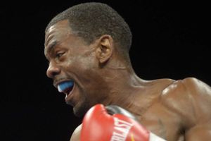 Herring beats Ito to claim WBO super-featherweight title