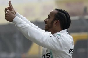 Lewis Hamilton's team flies F1 car to terminally ill boy's home in UK