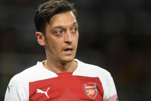 Ozil plans to see out contract as Ramsey bids farewell to Arsenal