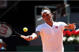 Federer holds off Monfils' stunning Madrid fightback