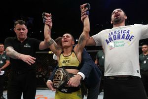 UFC 237 results: Andrade slams Namajunas to claim strawweight title