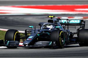 Bottas gets third straight pole for dominant Mercedes
