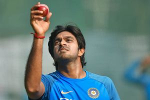 Vijay Shankar suffers injury scare; gets hit on forearm