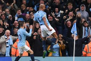 Manchester City 1 Leicester City 0: Kompany stunner puts title within grasp