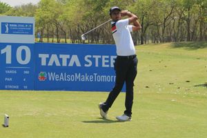 Yashas Chandra eyes maiden title as he storms into third round lead with a 65