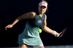 Kerber through to meet Sharapova in Mallorca