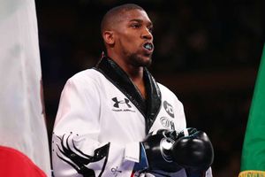 Joshua backs trainer McCracken and dismisses panic attack rumours