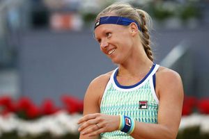 Bertens wins twice in a day to reach semi-finals on home soil