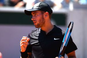 Defending champion Coric comes through Halle thriller