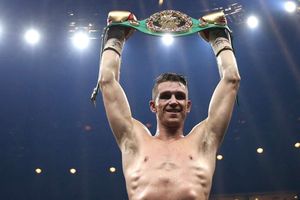 Callum Smith retains super-middleweight title with TKO