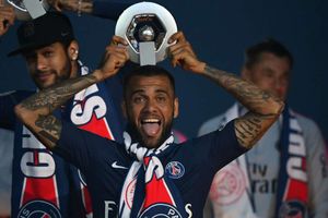 Dani Alves confirms PSG departure