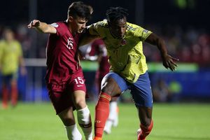 Colombia 1 Qatar 0: Zapata heads in late winner