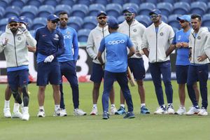 Indian fielders are ready to risk injuries to save runs: Sridhar
