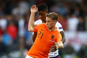 Koeman hails De Jong's defensive display