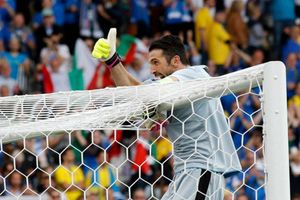 Three-way battle for signing of free agent Gianluigi Buffon