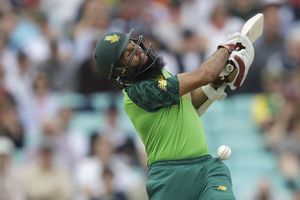 Hashim Amla completes 8k runs in ODIs: Even in off form, he gives Virat Kohli a contest