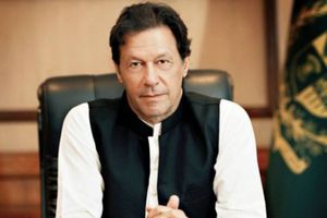 'Kaptaan' Imran Khan asks Pakistan cricket team to banish fear of losing against India
