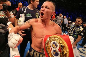 Warrington edges Galahad to retain IBF featherweight title