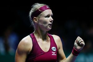 Bertens on course for quarter-finals, Garcia through after being forced indoors