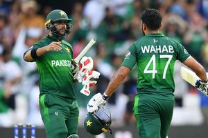 Pakistan find a way to avoid repeat of England's Headingley horror show