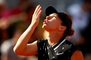 Halep offers Swiatek words of comfort after crushing win