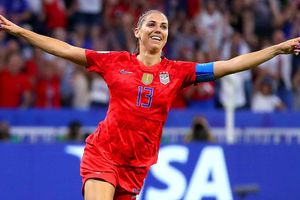 England 1 United States 2: Morgan sends holders into final despite Rapinoe absence