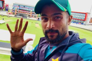 Why Amir is quitting & why Dhoni is not? The questions that expose sub-continent's bizarre mindset
