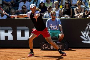Thiem & Zverev back to winning ways in Hamburg