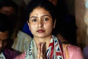 Shami's wife seeks contempt of court action against cops for midnight arrest