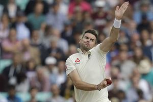 England's James Anderson in Ashes injury scare