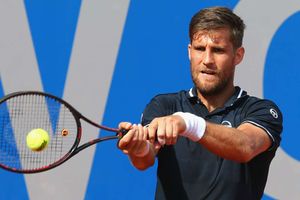 Defending champion Klizan crashes out in Kitzbuhel