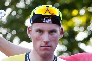 Teunissen takes opening Tour stage as Thomas crashes in Brussels