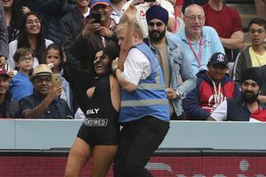 ICC World Cup 2019: Pitch invader tries to interrupt World Cup 2019 final at Lord's
