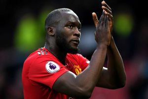 Berbatov urges Manchester United to keep Lukaku