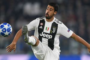 Unai Emery lauds Khedira but dismisses rumours