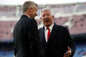 Sir Alex Ferguson urges Solskjaer to sign highly rated Aston Villa midfielder